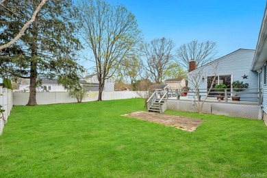 Welcome to this inviting 4-bedroom, 2-bathroom expanded Cape - photo 6