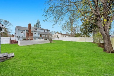 Welcome to this inviting 4-bedroom, 2-bathroom expanded Cape - photo 8