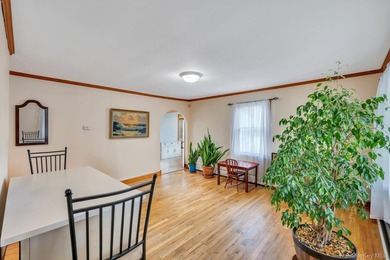 Welcome to this inviting 4-bedroom, 2-bathroom expanded Cape - photo 9