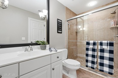 Beautifully maintained Berkeley Hall townhome offering elegant - photo 50