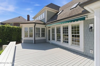Beautifully reimagined and ideally positioned in the heart of - photo 10
