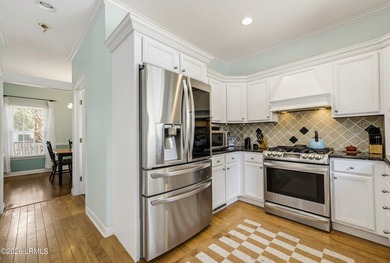 Beautiful Battery Point home with double porches and excellent - photo 11