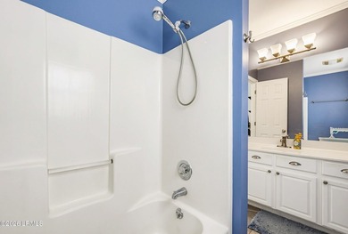 Beautiful Battery Point home with double porches and excellent - photo 20