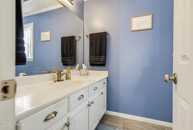 Beautiful Battery Point home with double porches and excellent - photo 21