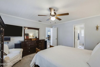 Beautiful Battery Point home with double porches and excellent - photo 22
