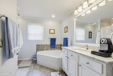 Beautiful Battery Point home with double porches and excellent - photo 23