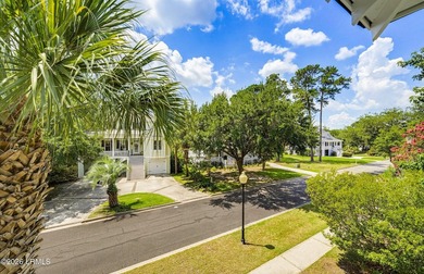 Beautiful Battery Point home with double porches and excellent - photo 28