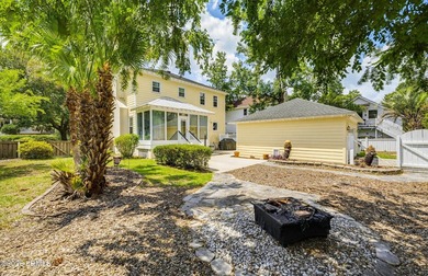 Beautiful Battery Point home with double porches and excellent - photo 32