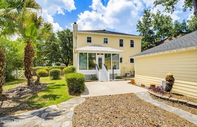 Beautiful Battery Point home with double porches and excellent - photo 33