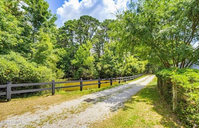 Beautiful Battery Point home with double porches and excellent - photo 37