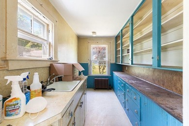 Diamond in the rough with endless potential! This 4-bedroom, 1 - photo 17