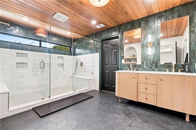 One-of-a-Kind Luxury Living on a Premier Golf Course Lot in - photo 30