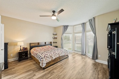 Welcome to your dream retreat! This stunning, motivated-seller - photo 14