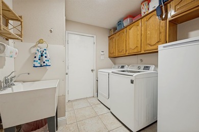 Welcome to your dream retreat! This stunning, motivated-seller - photo 16
