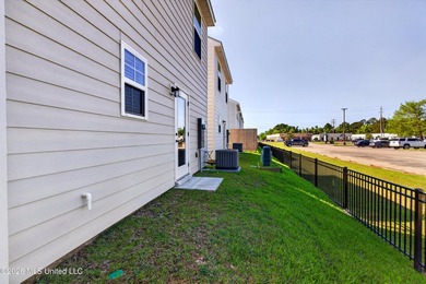 Discover the perfect blend of privacy and low-maintenance living - photo 18