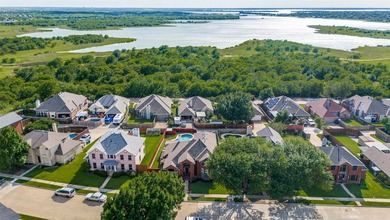 Welcome to your dream retreat! This stunning, motivated-seller - photo 31