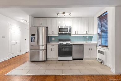 Welcome to this bright and spacious corner one bedroom apartment - photo 11