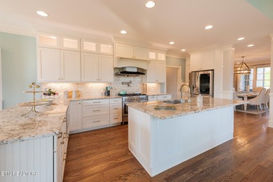 Welcome home to this luxury estate in the prestigious and - photo 13
