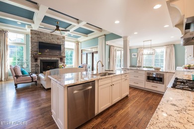 Welcome home to this luxury estate in the prestigious and - photo 15