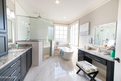 Welcome home to this luxury estate in the prestigious and - photo 20