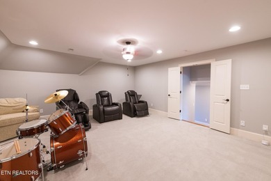 Welcome home to this luxury estate in the prestigious and - photo 40