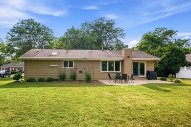 Beautiful lannon stone greets you as you approach this 3 bedroom - photo 6