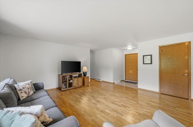 Beautiful lannon stone greets you as you approach this 3 bedroom - photo 9