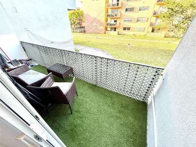 Come see this Gem in the heart of Miami. Perfectly located Right