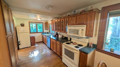 Enjoy lake living in this 2 bedroom, 1 bath ranch style home - photo 8