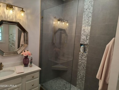 Beautifully renovated Three Bedroom 2 Bath home in downtown - photo 26