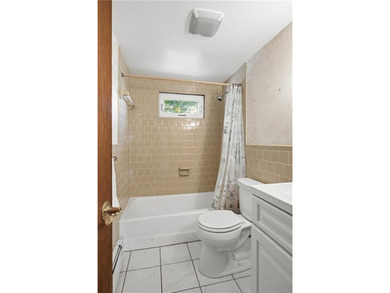 Welcome to 18 Continental Drive in desirable Middletown! This - photo 11