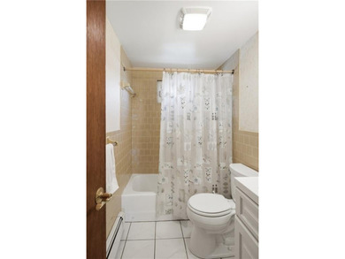 Welcome to 18 Continental Drive in desirable Middletown! This - photo 12