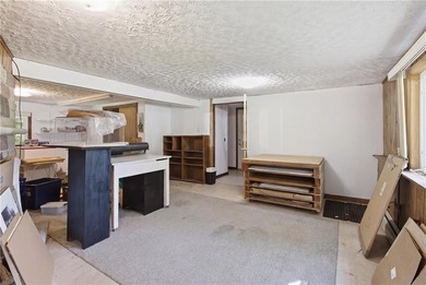 Welcome to 18 Continental Drive in desirable Middletown! This - photo 18