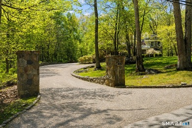 Beautifully rebuilt in 2006, this custom turn-key retreat offers - photo 2
