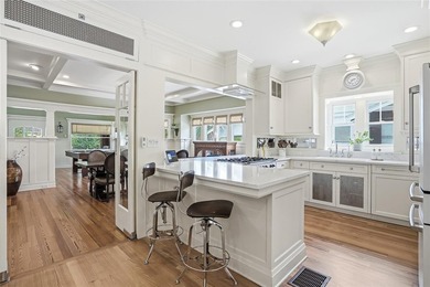 Wonderful cedar shake home and carriage house. 4 bedrooms and 4 - photo 21