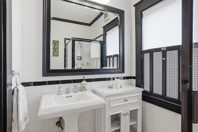 Wonderful cedar shake home and carriage house. 4 bedrooms and 4 - photo 32