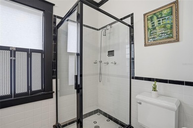 Wonderful cedar shake home and carriage house. 4 bedrooms and 4 - photo 33