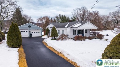 (private lake, pond, coastal) Home For Sale in Phillipsburg New Jersey