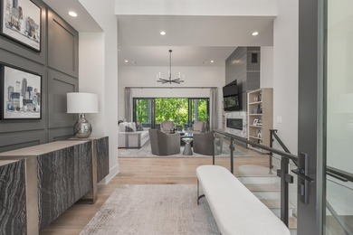 Stunning, virtually new, Transitional-style 24/7 Lake Access - photo 5