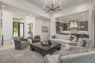 Stunning, virtually new, Transitional-style 24/7 Lake Access - photo 10