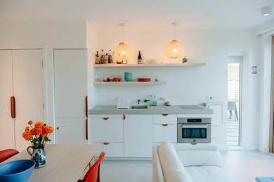 Perfectly positioned between Amagansett and Montauk, this fully - photo 3