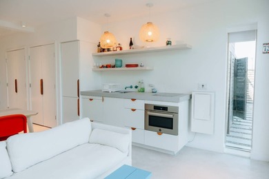 Perfectly positioned between Amagansett and Montauk, this fully - photo 4
