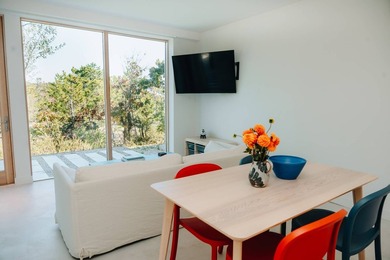 Perfectly positioned between Amagansett and Montauk, this fully - photo 6