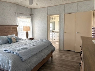 THIS IS ONE YOU DON'T WANT TO MISS!! BEAUTIFULLY UPDATED HOME - photo 33