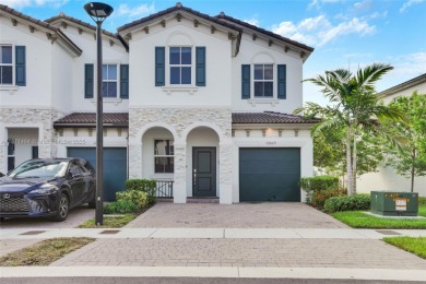 Lake Townhome/Townhouse For Sale in Miami, Florida