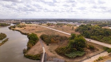 (private lake, pond, creek) Commercial Sale Pending in Oklahoma City Oklahoma