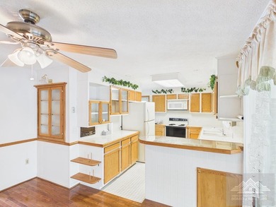 Welcome to this spacious and well maintained brick ranch home - photo 15