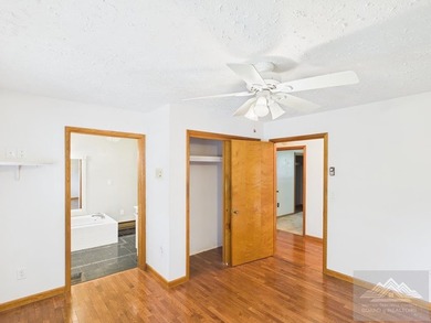 Welcome to this spacious and well maintained brick ranch home - photo 20