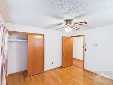 Welcome to this spacious and well maintained brick ranch home - photo 23