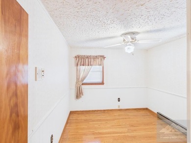 Welcome to this spacious and well maintained brick ranch home - photo 24